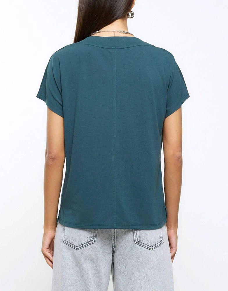 商品River Island|River Island V-neck t-shirt in green - dark,价格¥155,第2张图片详细描述