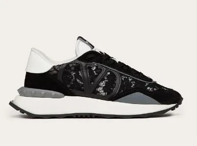 商品Valentino|VALENTINO 男士黑色蕾丝网眼运动鞋 XY2S0F28-ZUX-A23,价格¥5012,第1张图片