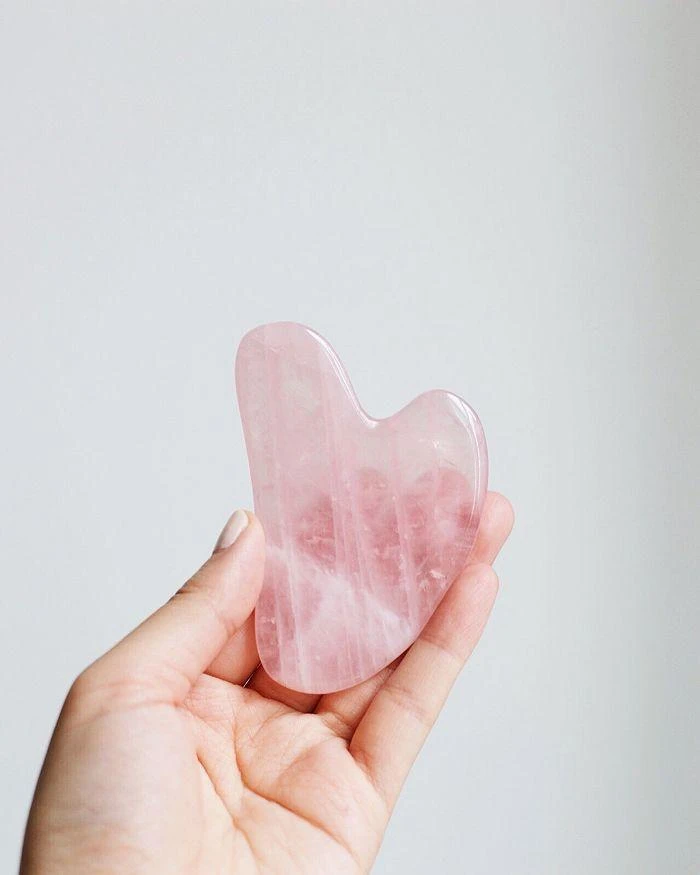 The Rose Quartz Gua Sha Facial Lifting Tool 商品