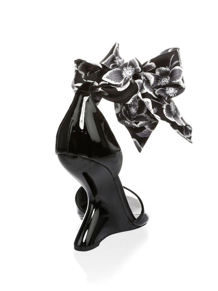 商品Salvatore Ferragamo|Ribbon Patent Leather Ankle Strap Sandals,价格¥2666,第2张图片详细描述