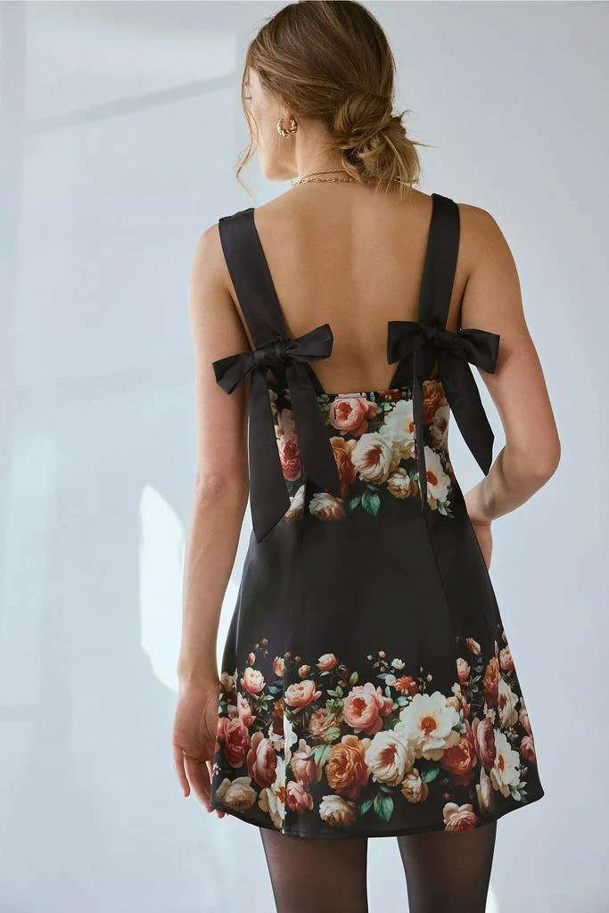 商品Urban Outfitters|UO Bri Double Bow Sleek Satin Mini Dress,价格¥236,第4张图片详细描述