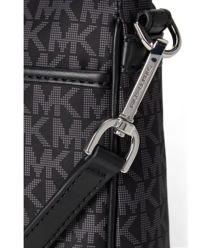 商品Michael Kors|Jet Set Charm Large North/South Crossbody,价格¥1027,第4张图片详细描述