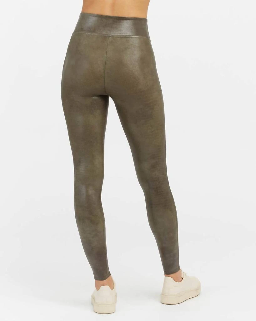 商品SPANX|Faux Leather Croc Shine Leggings in Olive,价格¥587,第3张图片详细描述