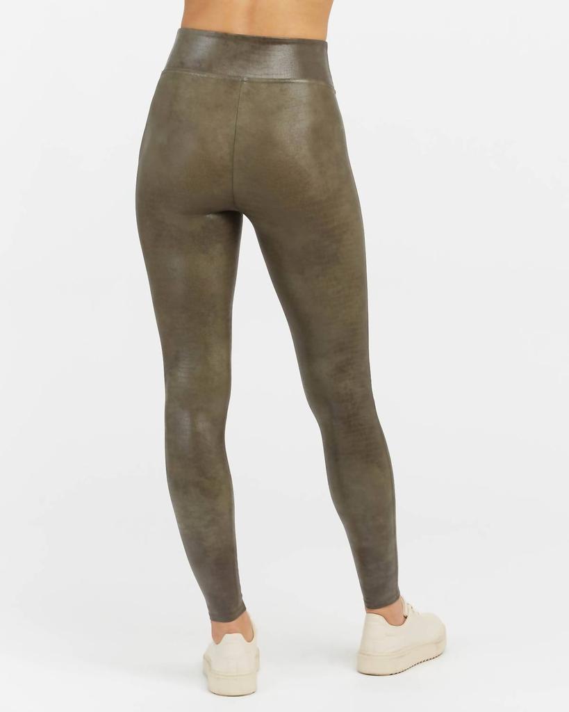 商品SPANX|Faux Leather Croc Shine Leggings in Olive,价格¥553,第3张图片详细描述