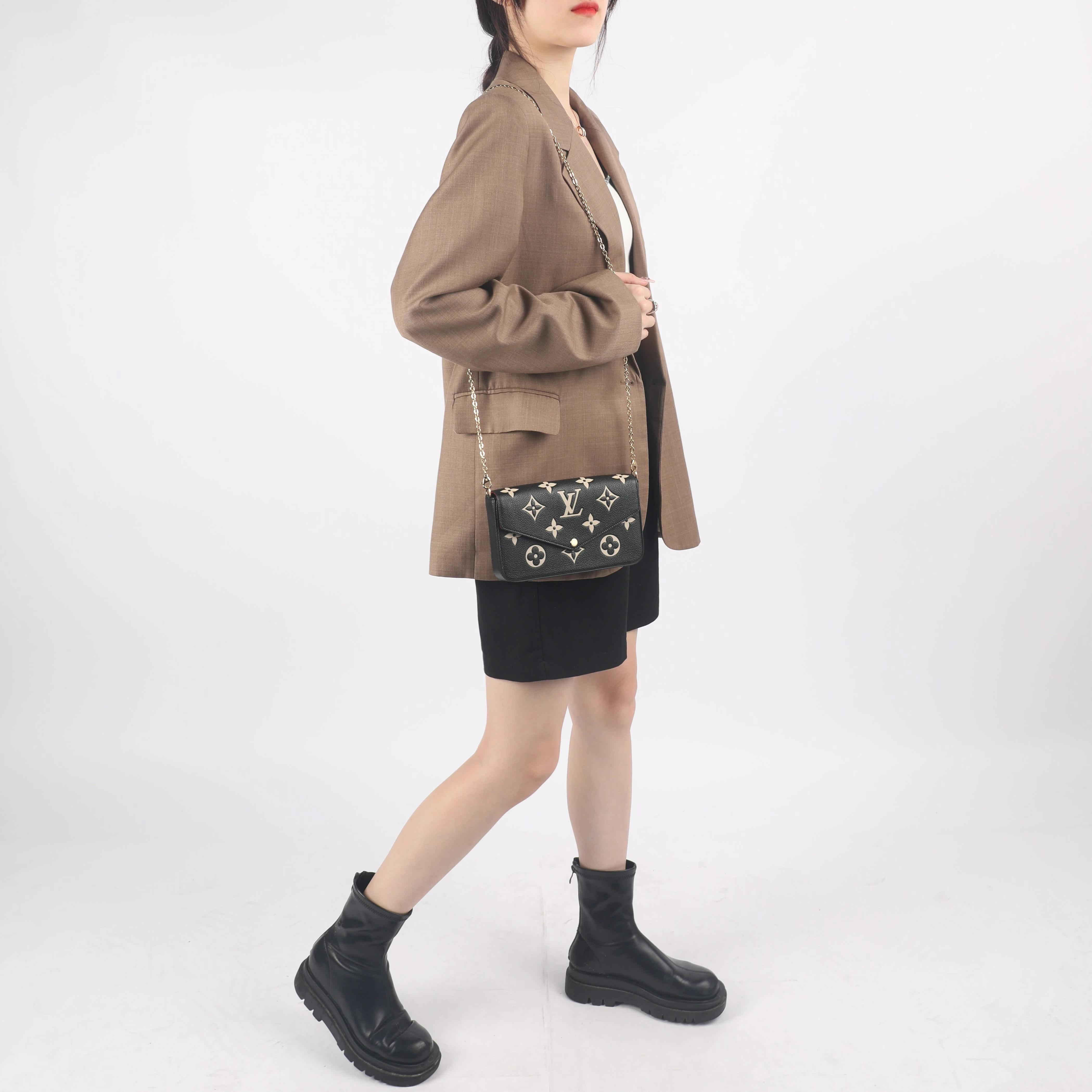 商品[国内直发] Louis Vuitton|Pochette Félicie 信封式构型标志性徽标压纹 软粒面牛皮革 三合一链条包手拿包斜挎包单肩包 女款 黑色,价格¥14907,第9张图片详细描述