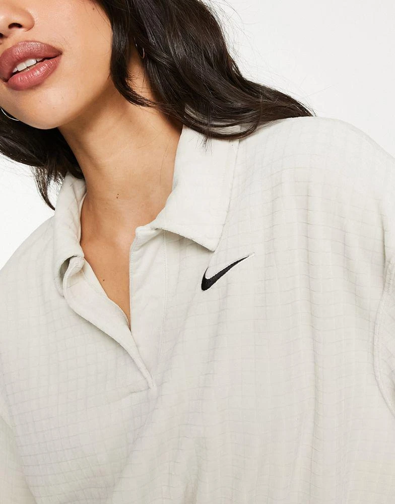 商品NIKE|Nike Velour polo top in light bone,价格¥793,第2张图片详细描述