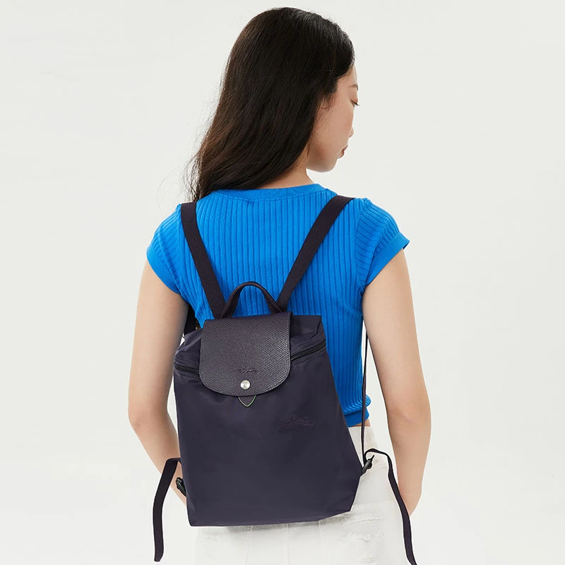 商品[国内直发] Longchamp|珑骧 Le Pliage Green 徽标标识按扣拉链可调节肩带 再生聚酰胺帆布 书包背包双肩包 中号 女款 紫色,价格¥1285,第11张图片详细描述