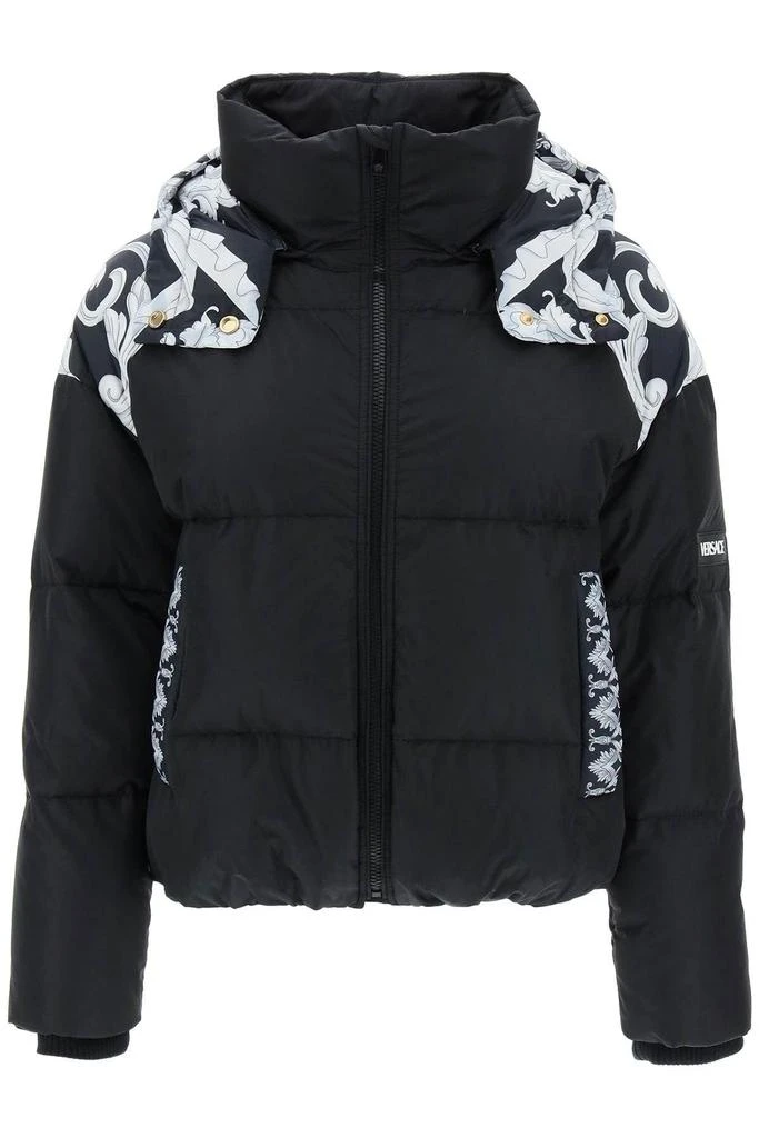 商品Versace|SILVER BAROQUE SHORT DOWN JACKET,价格¥7788,第1张图片