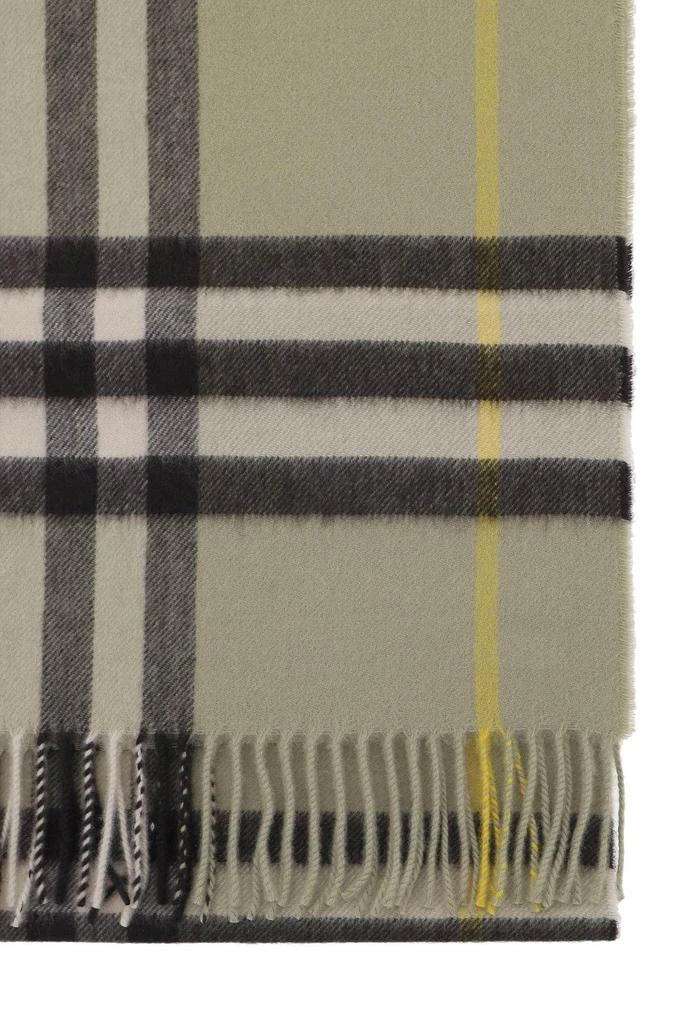 商品Burberry|Check cashmere scarf,价格¥2148,第4张图片详细描述