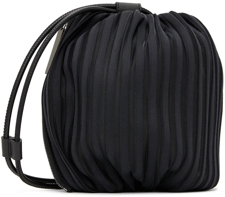 商品Issey Miyake|Black Linear Knit Shoulder Bag,价格¥1915,第1张图片