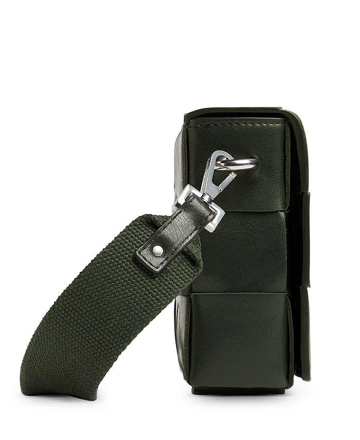 商品Bottega Veneta|Cassette Leather Crossbody,价格¥23065,第5张图片详细描述