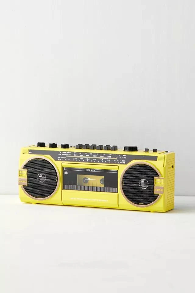 商品Urban Outfitters|UO Retro Yellow Wireless Boombox Speaker,价格¥340,第3张图片详细描述