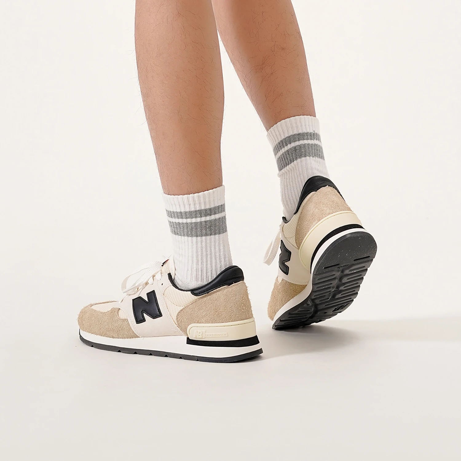 商品[国内直发] New Balance|NB 990 V1 复古网眼鞋面 织物猪皮二层绒面皮防滑耐磨轻便 低帮 休闲跑步鞋 男女同款 白黄黑 美产,价格¥1113,第10张图片详细描述