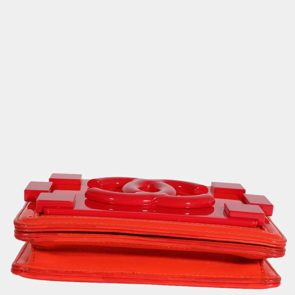商品[二手商品] Chanel|Chanel Red Quilted Patent Leather & Plexi Boy Brick Flap Shoulder Bag,价格¥22562,第4张图片详细描述