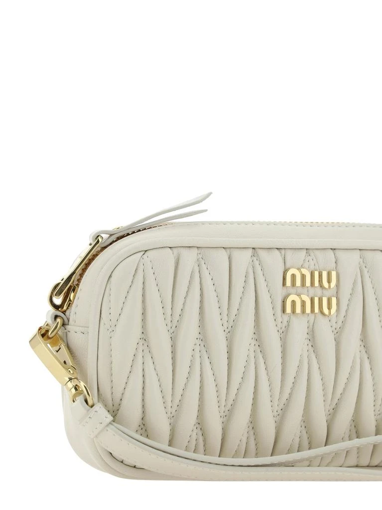 商品Miu Miu|Miu Miu Logo Patch Zipped Clutch Bag,价格¥4738,第4张图片详细描述