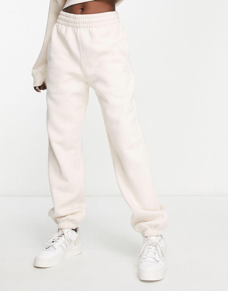 adidas Originals trefoil essentials joggers in white商品第1张图片规格展示