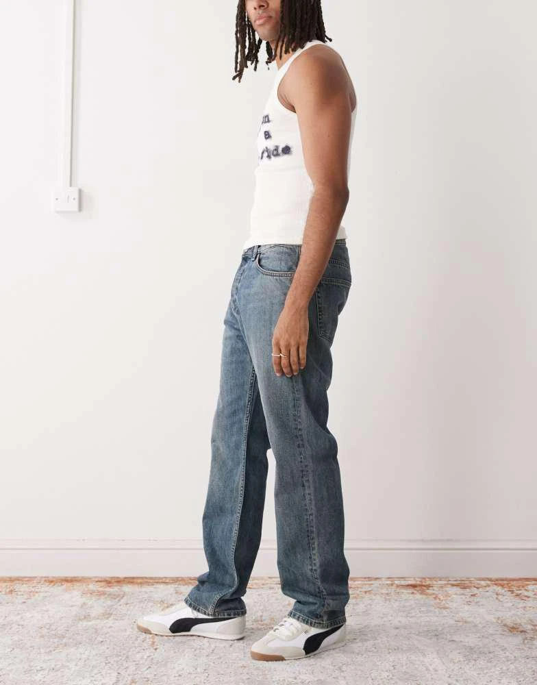 商品Weekday|Weekday Space relaxed fit straight leg jeans in vintage blue wash,价格¥519,第2张图片详细描述