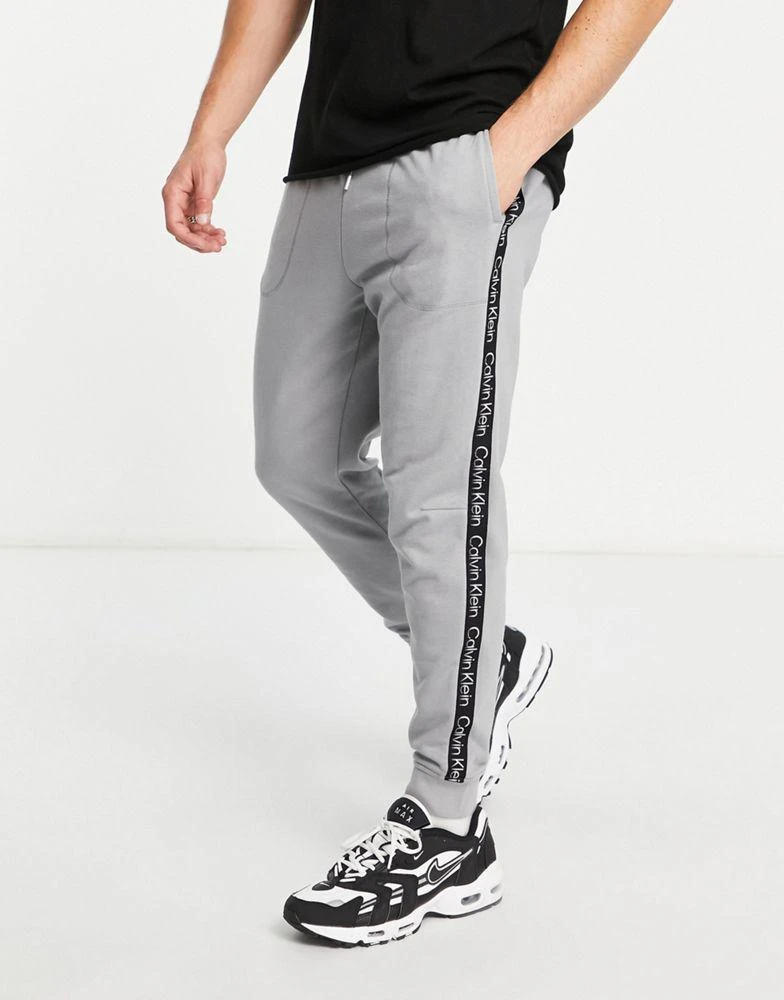 商品Calvin Klein|Calvin Klein Performance taping joggers in grey,价格¥454,第1张图片