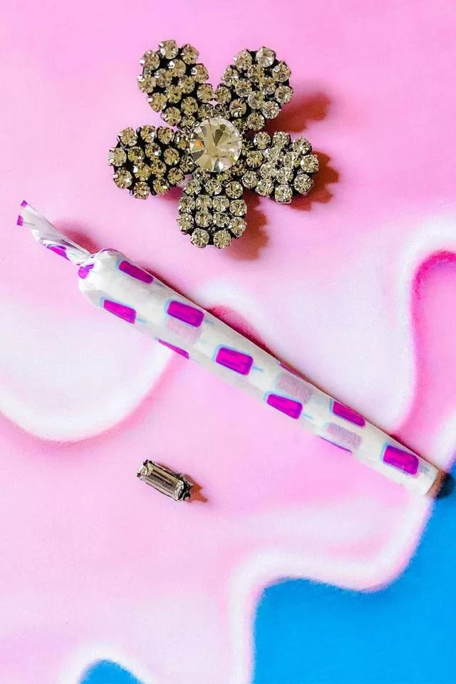 商品Burner Babe|Burner Babe Chick Lick Rolling Papers,价格¥53,第3张图片详细描述