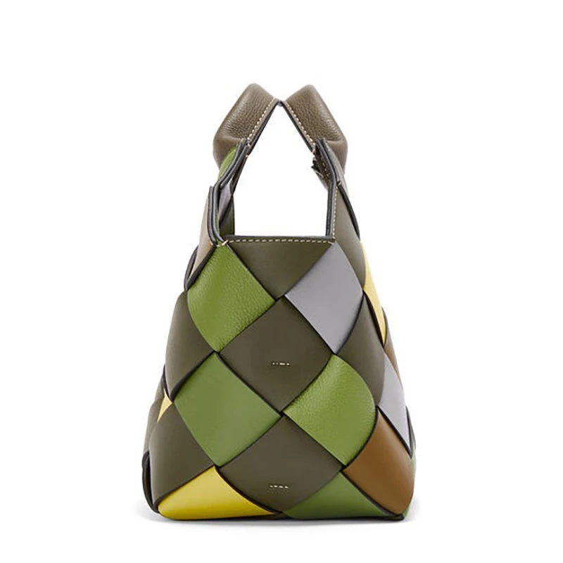 商品Loewe|【预售3-7天】LOEWE/罗意威 22新款Surplus系列 女士小号绿色拼色棋盘格牛皮革编织手提单肩篮子包A521T32X26-4076,价格¥13233,第5张图片详细描述