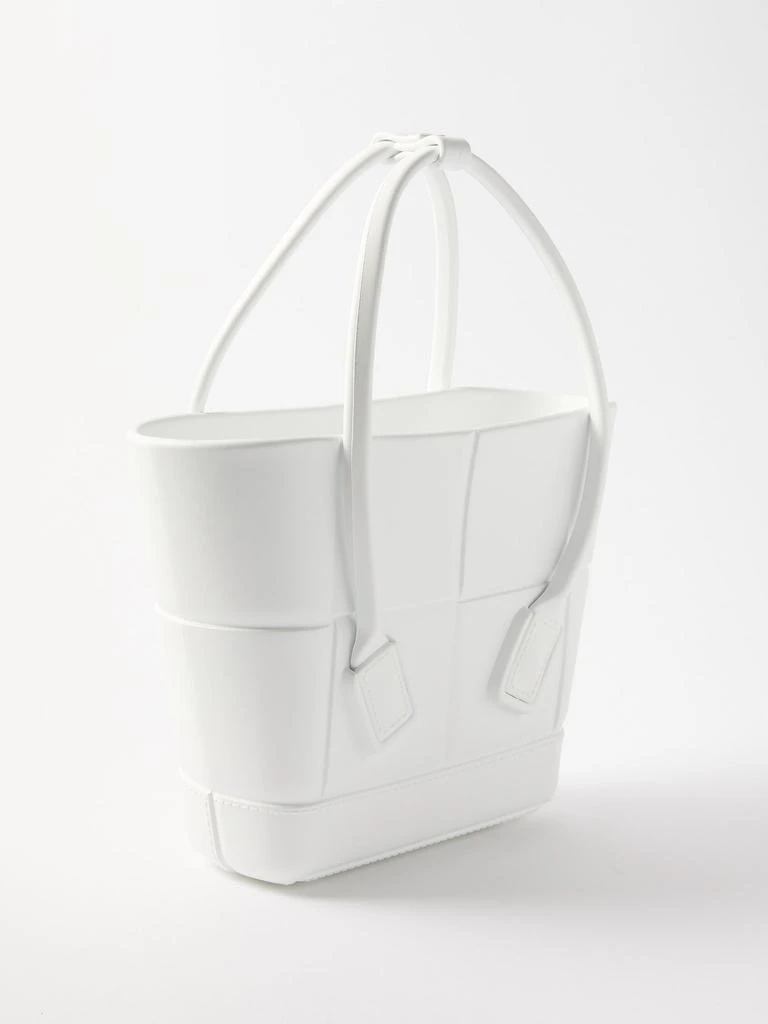 商品Bottega Veneta|Arco small Intrecciato-effect rubber tote bag,价格¥7625,第4张图片详细描述