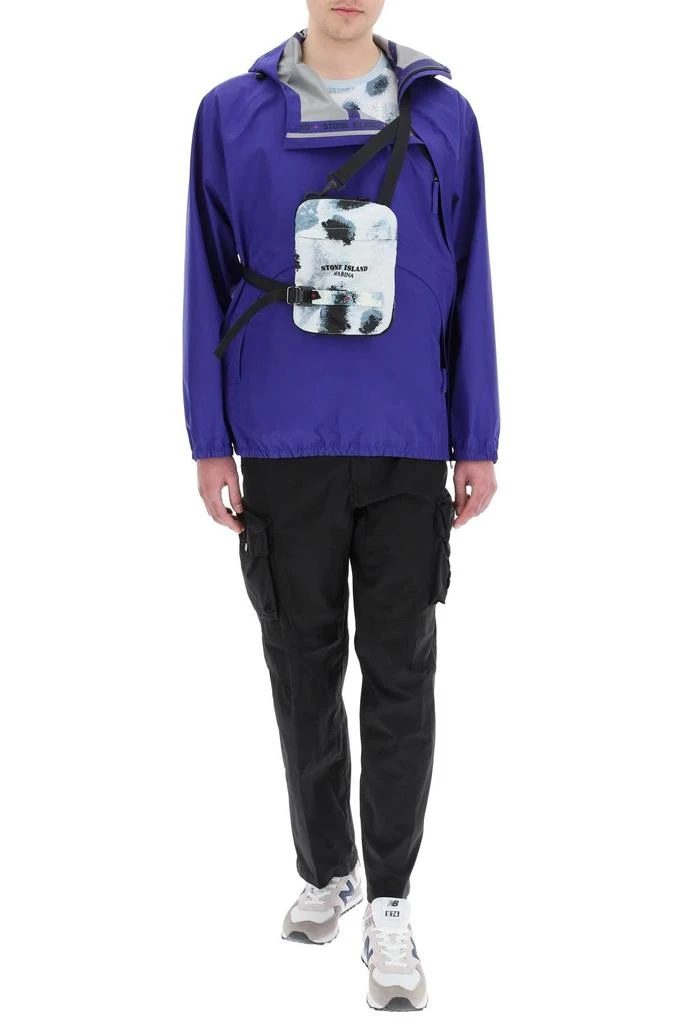 商品Stone Island|GORE-TEX JACKET WITH SLING POUCH,价格¥5783,第2张图片详细描述