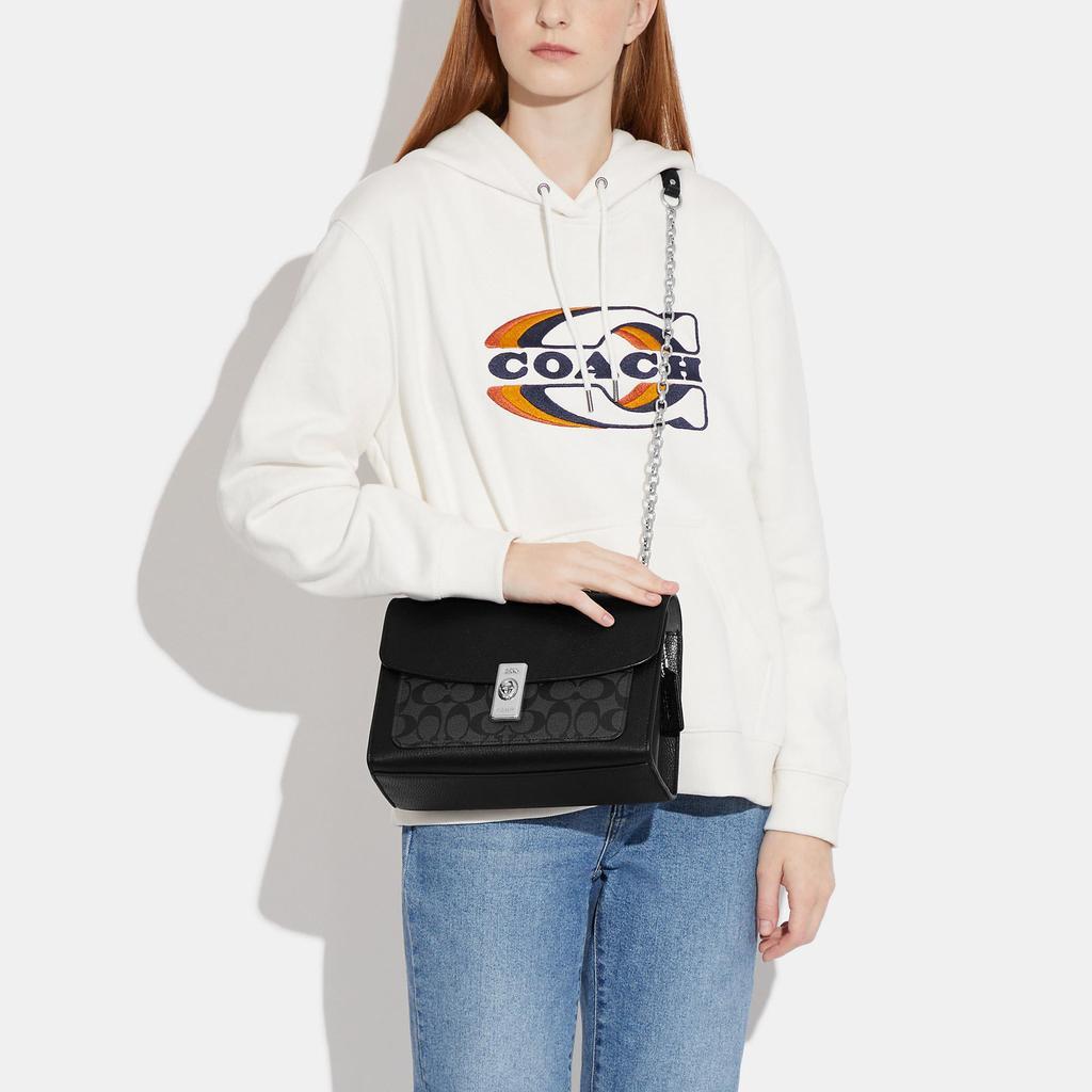 商品Coach|Coach Outlet Lane Shoulder Bag In Signature Canvas,价格¥1777,第5张图片详细描述