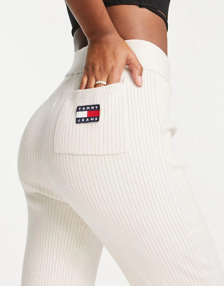 商品Tommy Hilfiger|Tommy Jeans logo badge ribbed wide leg trouser in stone,价格¥421,第3张图片详细描述