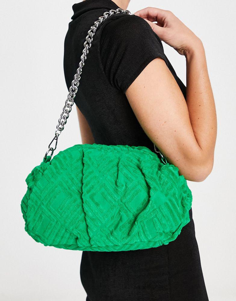 ASOS DESIGN oversized ruched clutch bag with detachable shoulder chain in green towelling商品第3张图片规格展示