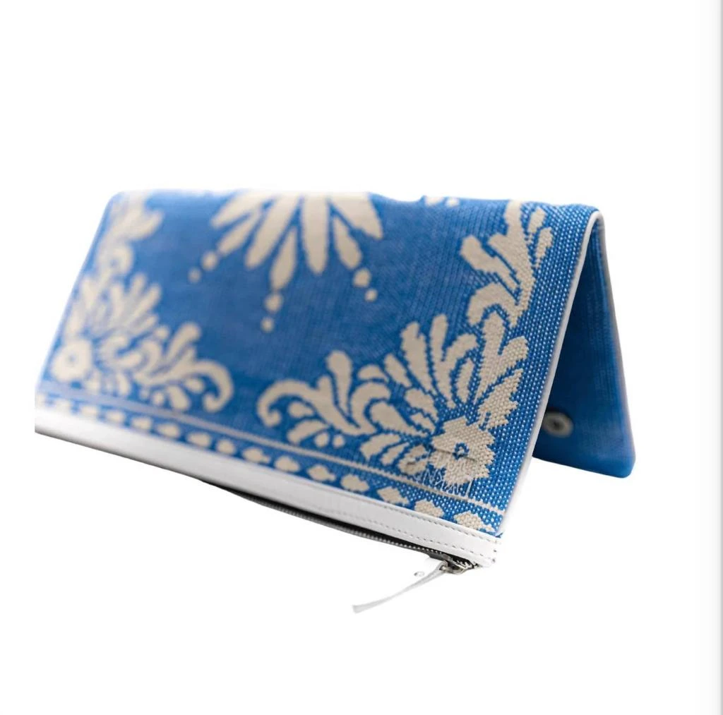 商品WKND WYFR|Women's Handkerchief Clutch In Blue/white,价格¥651,第3张图片详细描述
