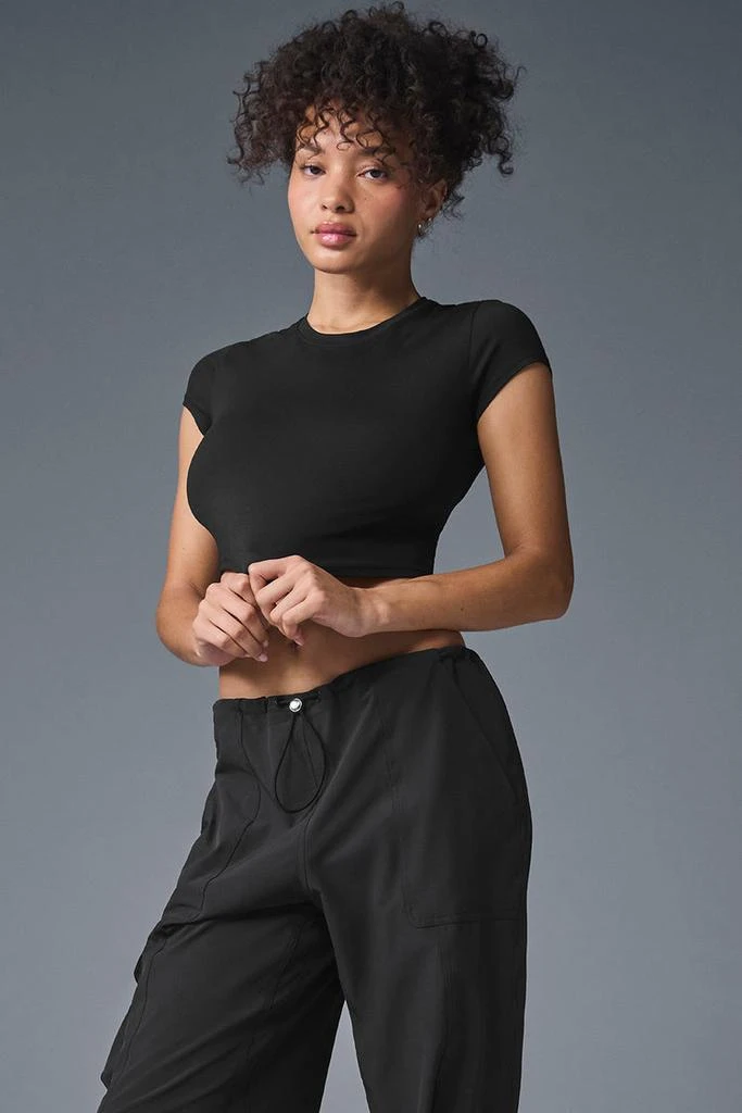 商品Alo|Alosoft Crop Finesse Short Sleeve - Black,价格¥530,第4张图片详细描述