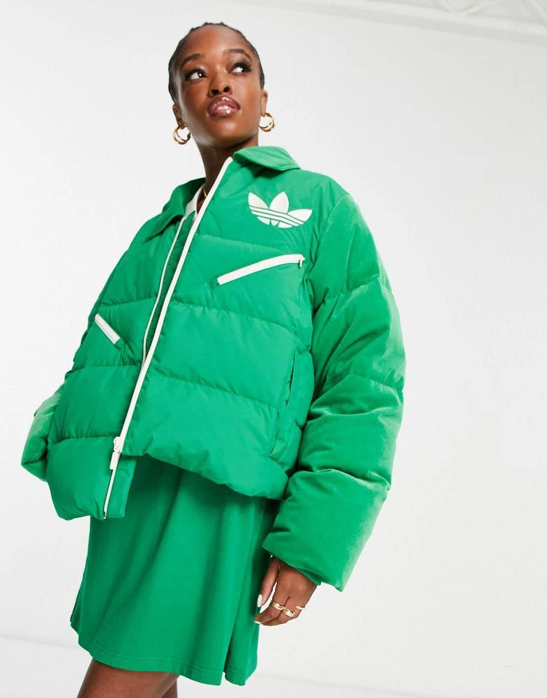 商品Adidas|adidas Originals 'adicolor 70s' velvet puffer jacket in green,价格¥1056,第1张图片