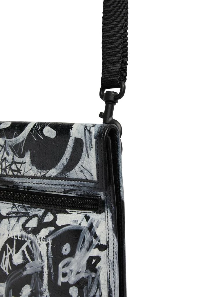 Explorer Small Pouch With Strap Graffiti 商品