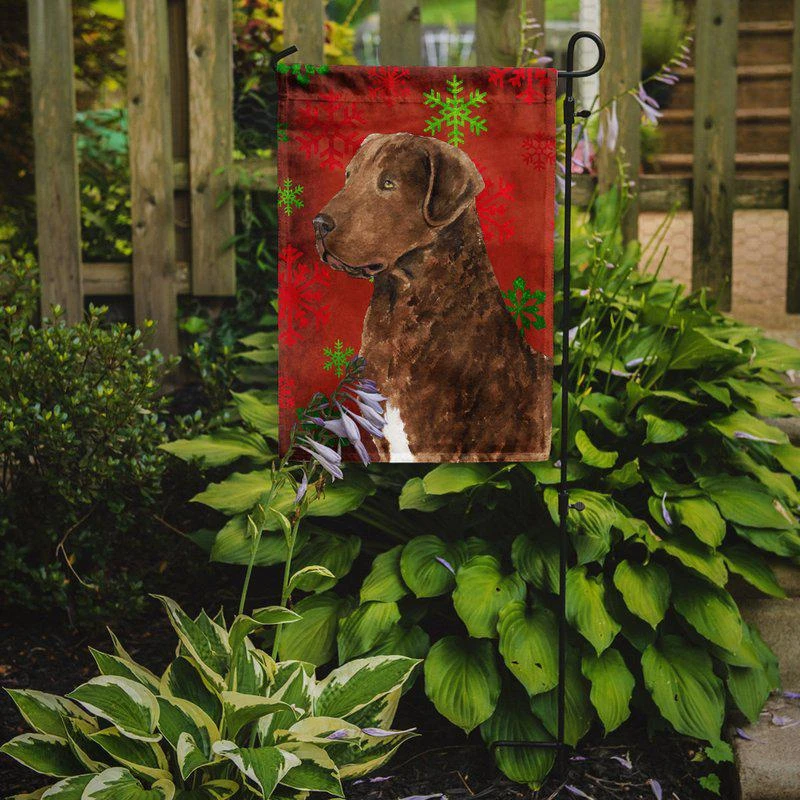 商品Caroline's Treasures|11 x 15 1/2 in. Polyester Chesapeake Bay Retriever Red Snowflakes Holiday Christmas Garden Flag 2-Sided 2-Ply,价格¥137,第2张图片详细描述