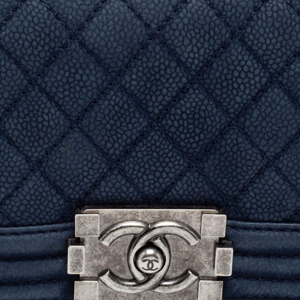 商品[二手商品] Chanel|Chanel Blue Quilted Caviar Nubuck Leather Small Boy Flap Bag,价格¥20986,第5张图片详细描述