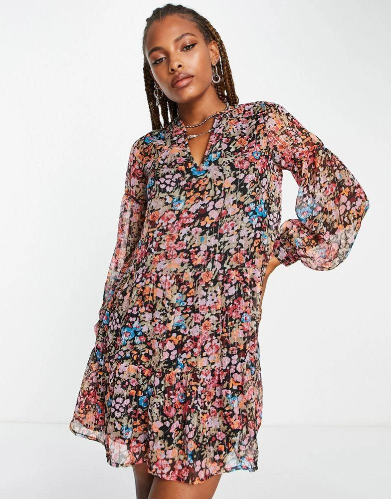 商品VERO MODA|Vero Moda long sleeve floaty v neck mini dress in floral print,价格¥175,第4张图片详细描述