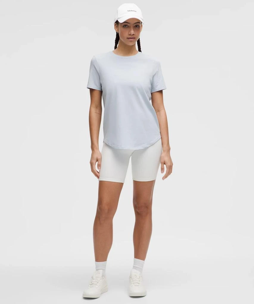 Love Curved-Hem Crewneck T-Shirt 商品