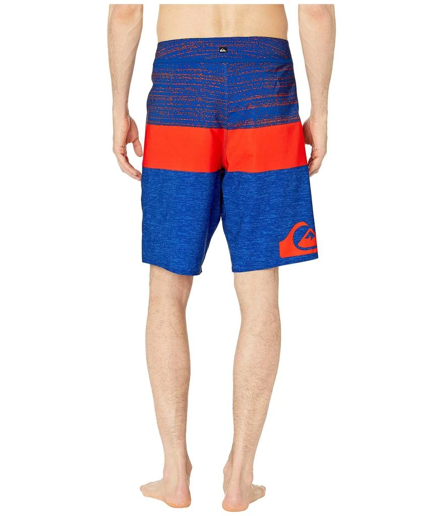 商品Quiksilver|20" Everyday Blocked Vee 2.0 Boardshorts Swim Trunks,价格¥301,第3张图片详细描述