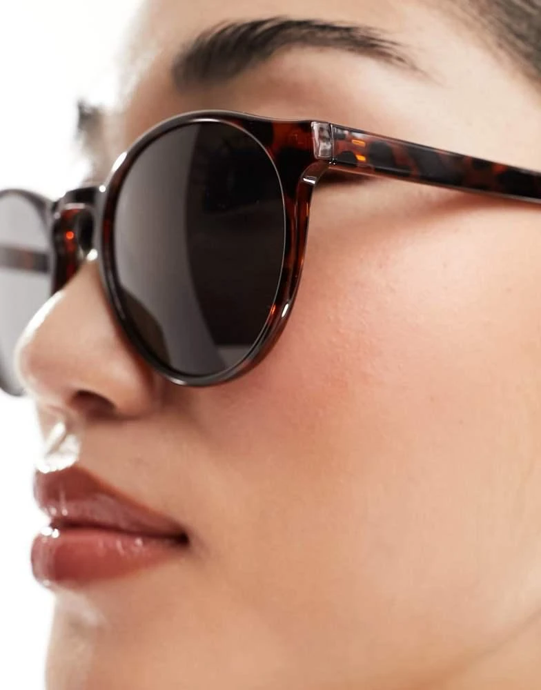 商品Weekday|Weekday Unisex Spy round sunglasses in brown,价格¥186,第3张图片详细描述
