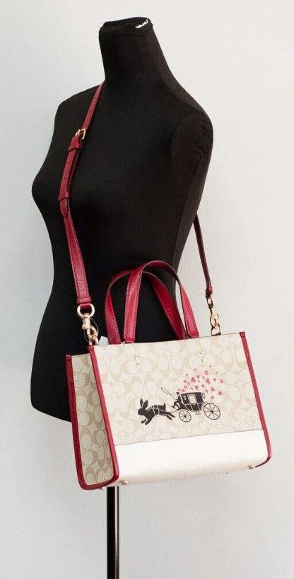 商品Coach|COACH Dempsey Medium Lunar New Year Rabbit Signature Carryall Tote Bag,价格¥3047,第2张图片详细描述