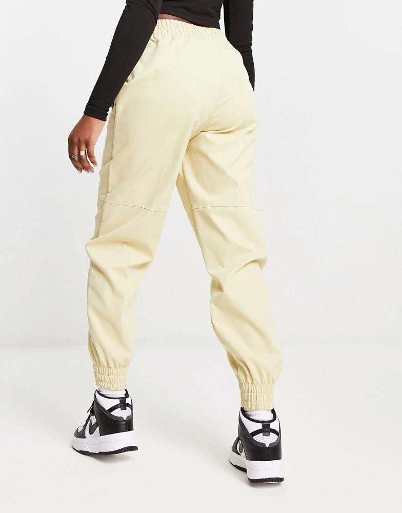 商品NIKE|Nike Swoosh woven cargo trousers in beige,价格¥290,第2张图片详细描述