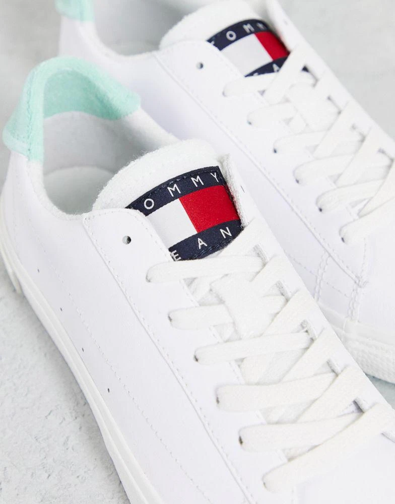 商品Tommy Hilfiger|Tommy Jeans leather low cut trainer in white,价格¥518,第4张图片详细描述