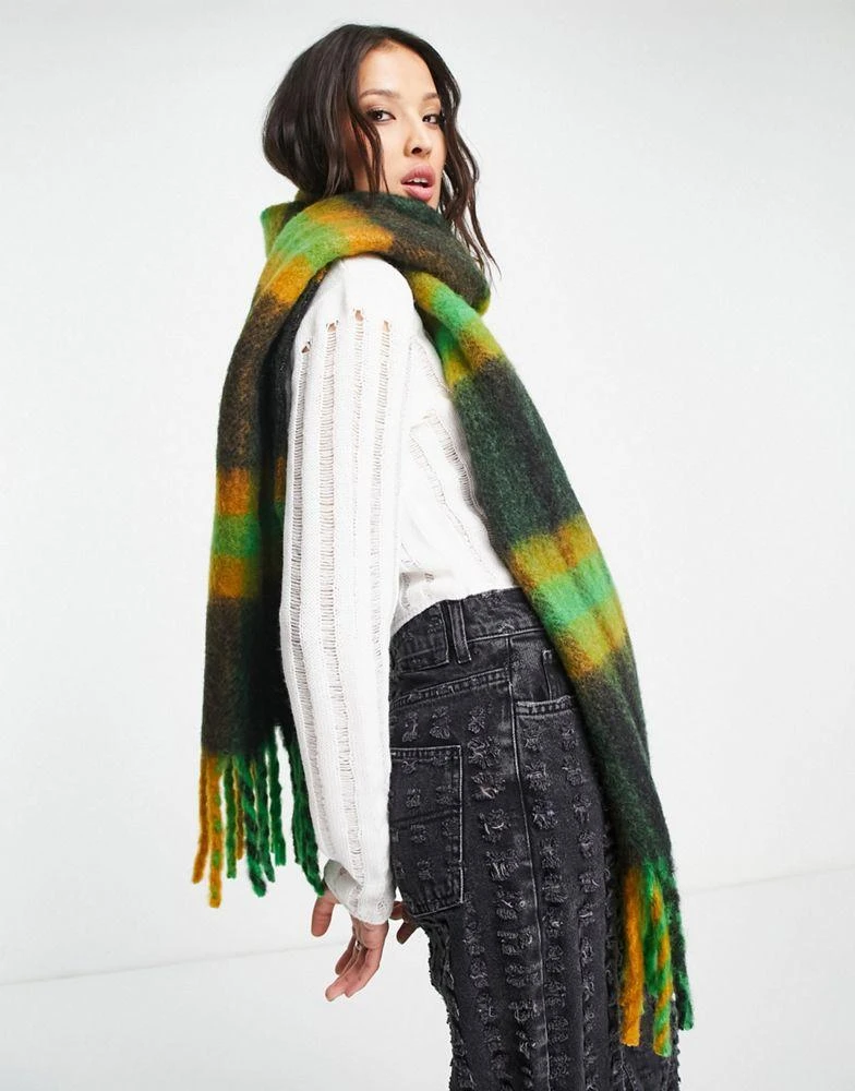 商品ASOS|ASOS DESIGN fluffy wool mix tassel scarf in mustard & green check,价格¥217,第2张图片详细描述