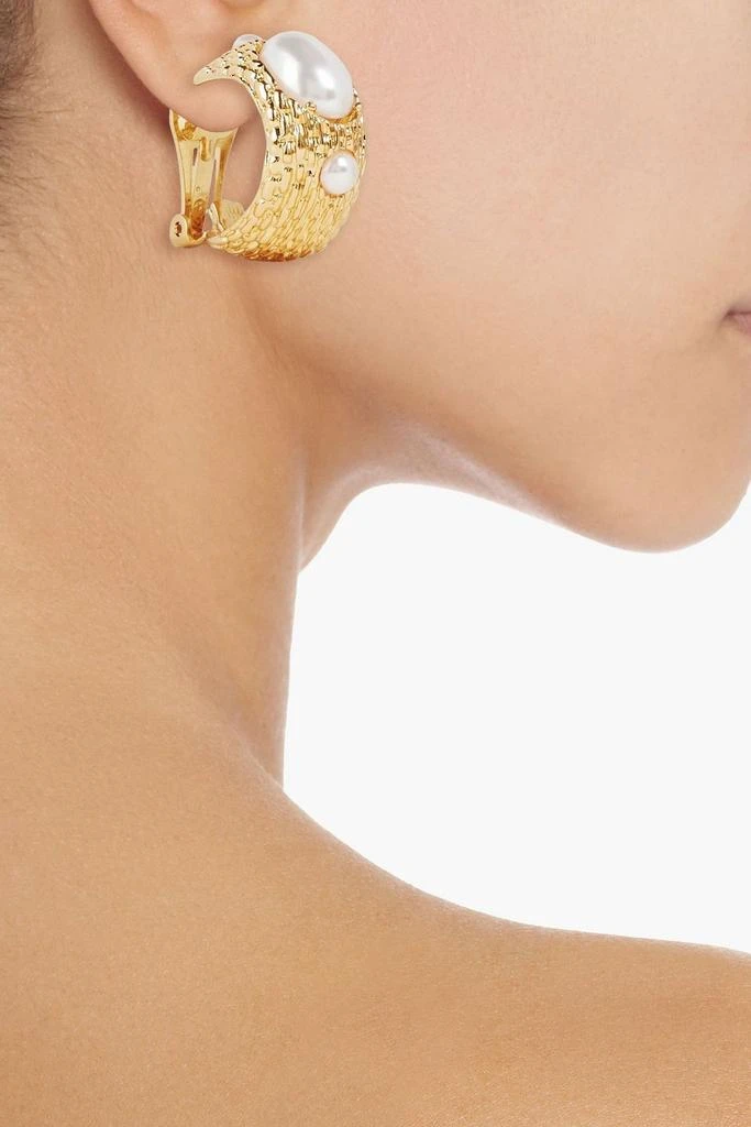 商品Kenneth Jay Lane|Gold-tone faux pearl clip earrings,价格¥172,第2张图片详细描述