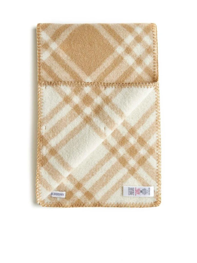 商品Burberry|Burberry Checkered Logo Patch Scarf,价格¥3142,第3张图片详细描述