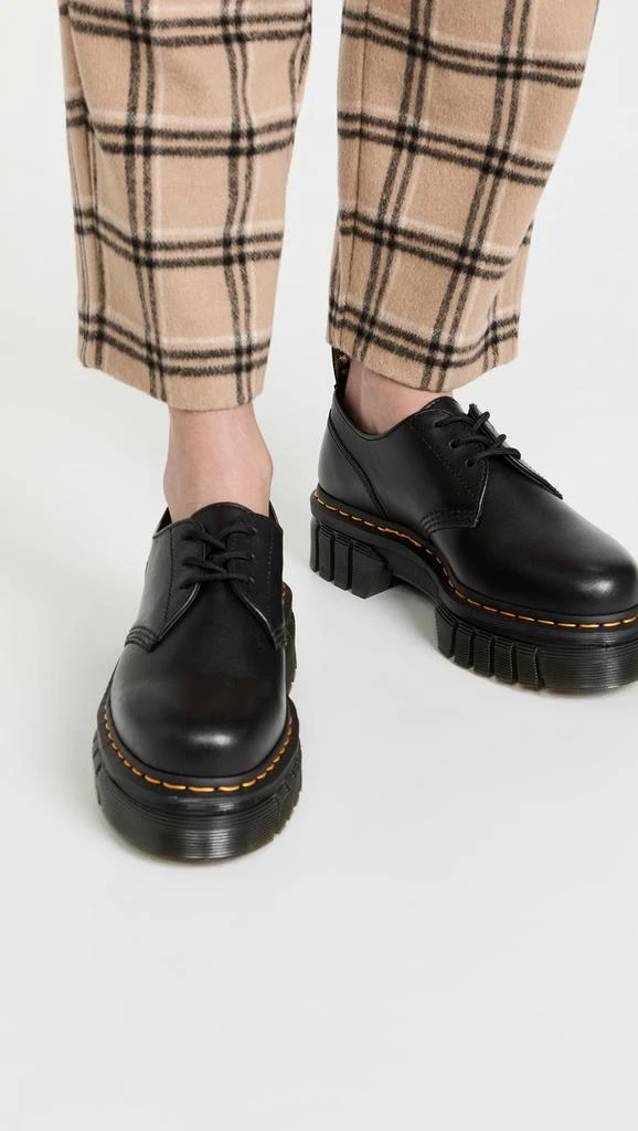 商品Dr. Martens|Dr. Martens 马汀博士 Audrick 沟纹鞋底平底鞋,价格¥381,第2张图片详细描述