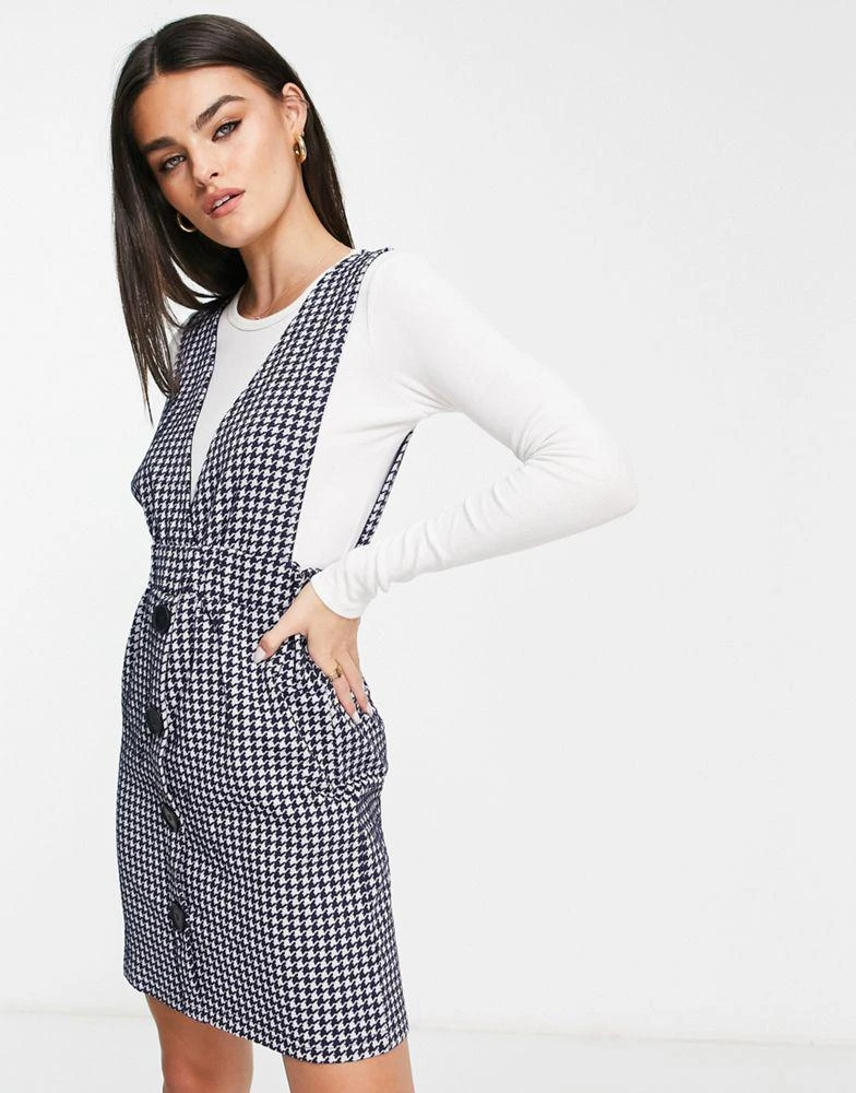 商品VERO MODA|Vero Moda FRSH pinafore mini dress in navy check,价格¥180,第4张图片详细描述