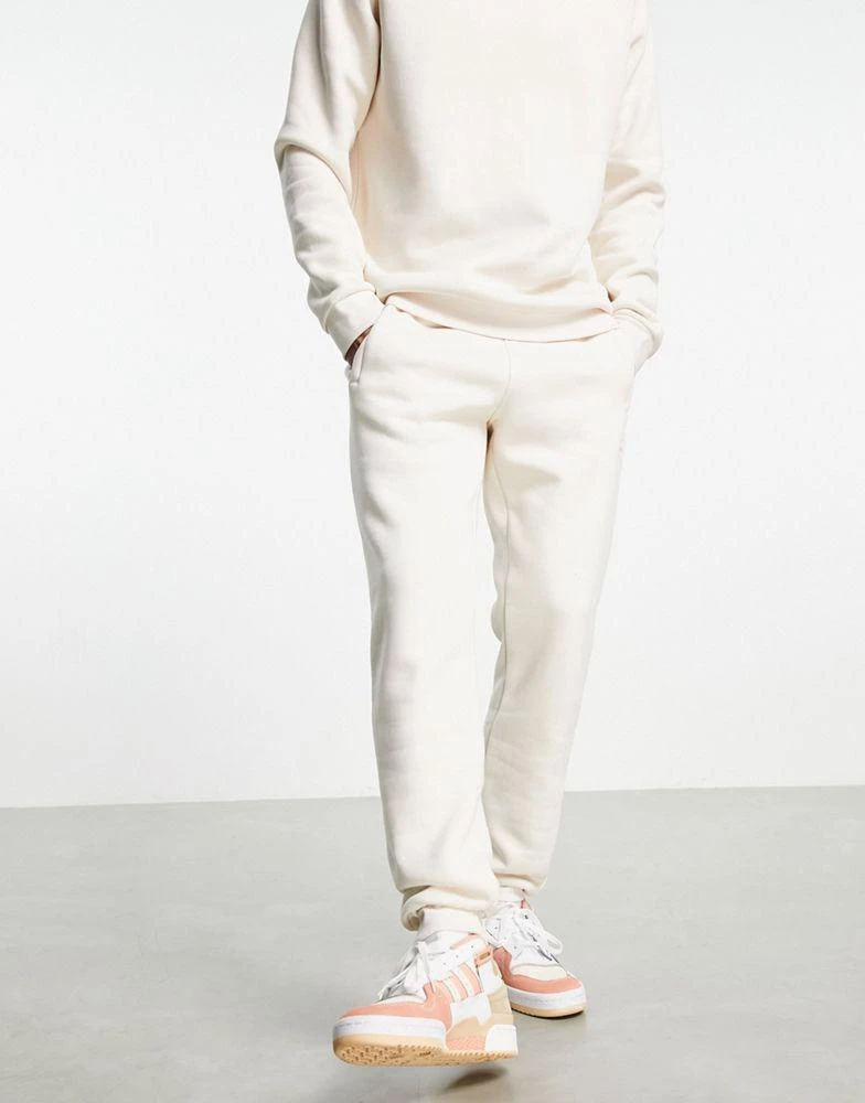 商品Adidas|adidas Originals Essentials joggers in wonder white,价格¥439,第4张图片详细描述