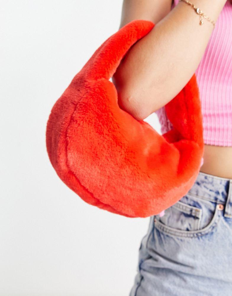 ASOS DESIGN clutch bag in faux fur in red商品第3张图片规格展示