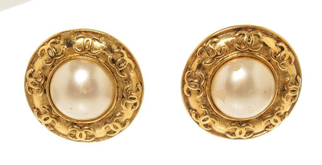 商品[二手商品] Chanel|Chanel Gold CC Large Pearl Earrings,价格¥9992,第1张图片